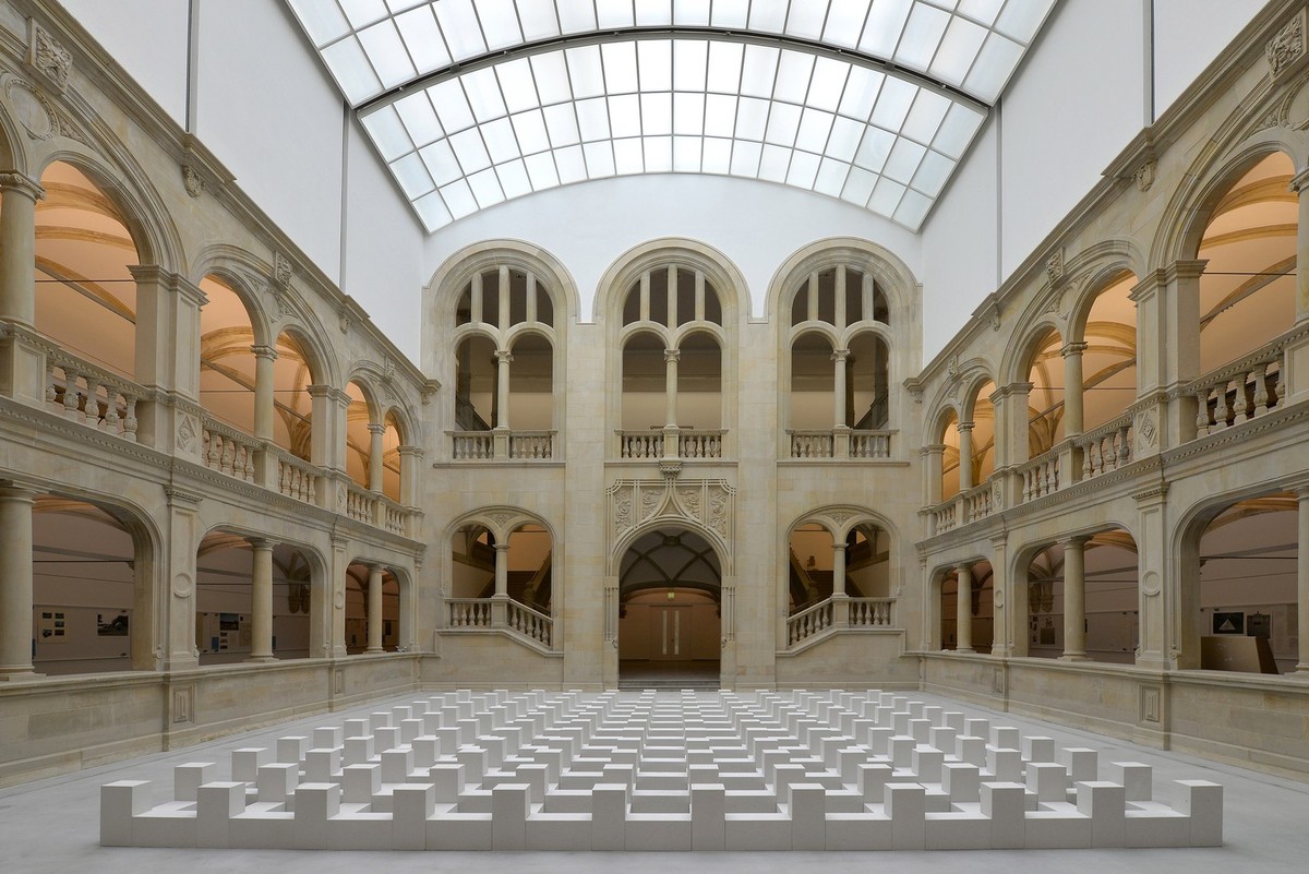 Innenhof mit Säulen