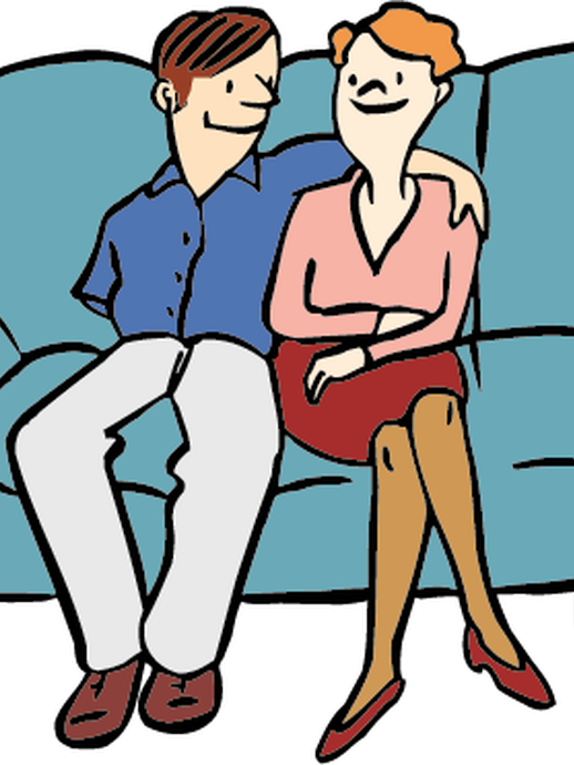 Ein Paar sitzt auf einem Sofa (öffnet vergrößerte Bildansicht)