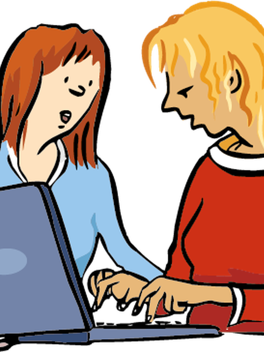 Eine Assistentin hilft einer Person am Computer (vergrößerte Bildansicht wird geöffnet)